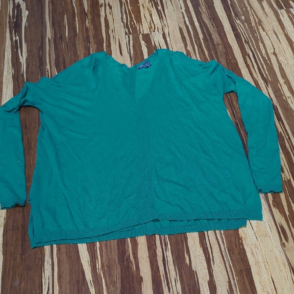 Vince Green V-Neck Lightweight Sweater